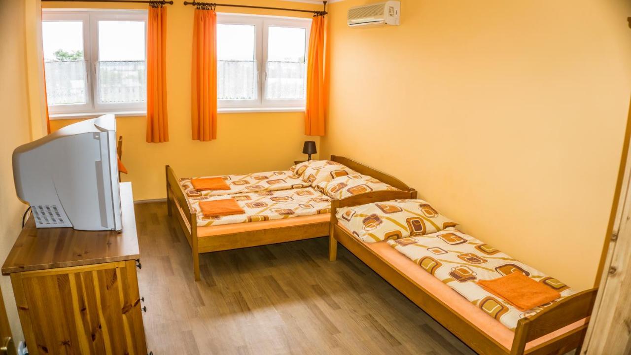 Penzion S Restauraci Na Furhaple Sakvice Luaran gambar