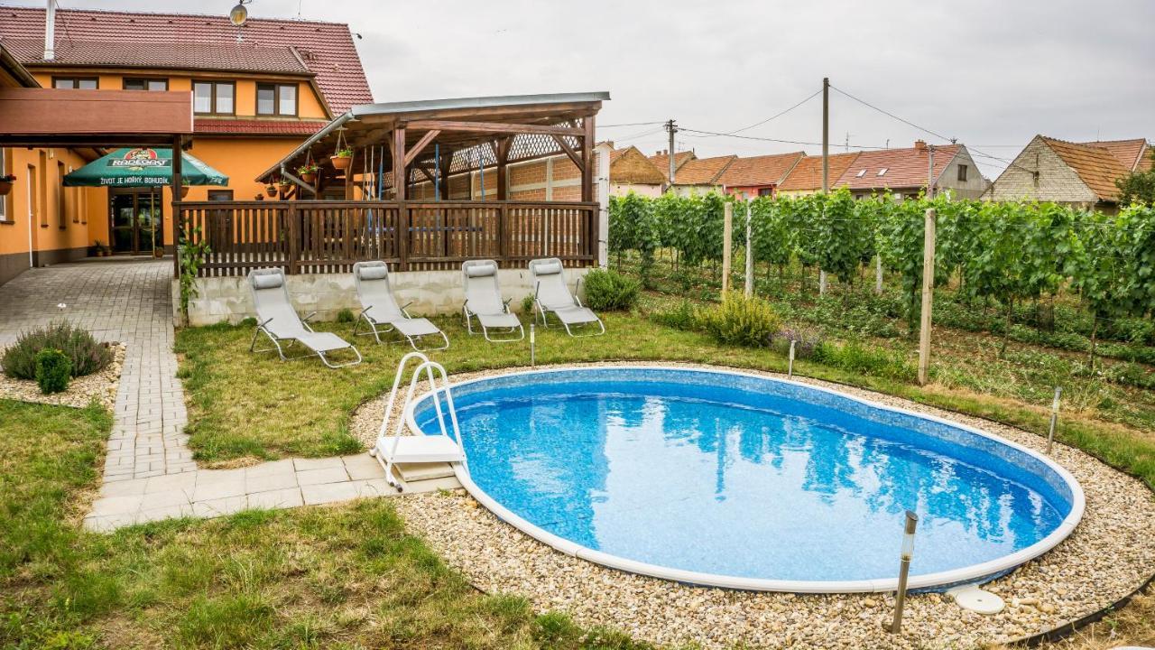 Penzion S Restauraci Na Furhaple Sakvice Luaran gambar